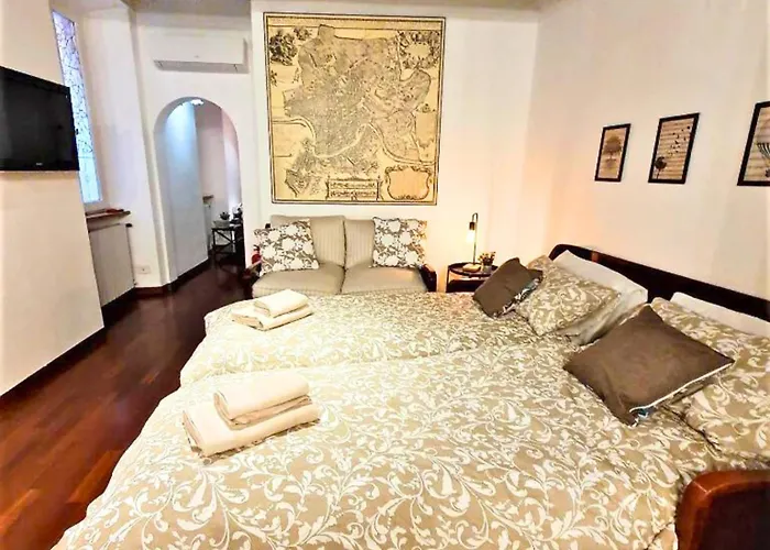 Navona Bear House